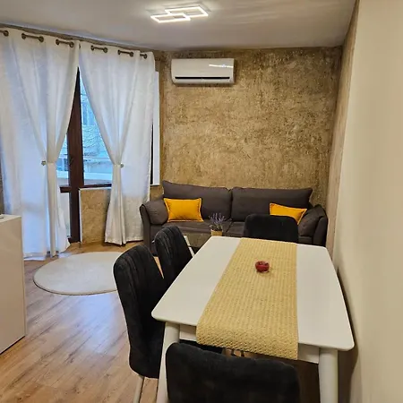 Lejlighed Central, Quiet And Modern With Private Parking