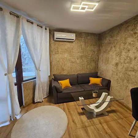 Central, Quiet And Modern With Private Parking Lejlighed