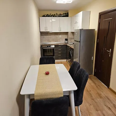 Central, Quiet And Modern With Private Parking