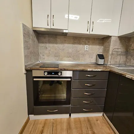 Central, Quiet And Modern With Private Parking *