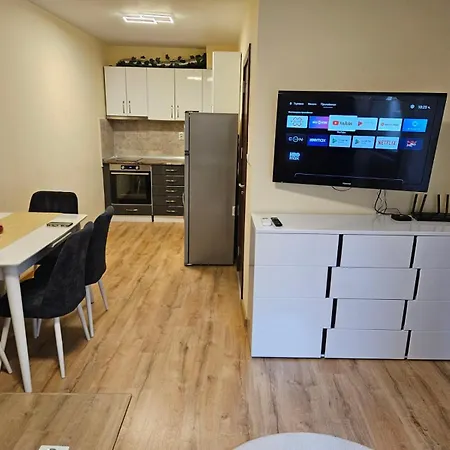 Central, Quiet And Modern With Private Parking