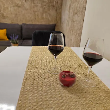 Lejlighed Central, Quiet And Modern With Private Parking *